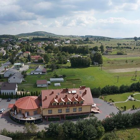 Hotel & Restauracja Okraglak Chęciny Exteriör bild