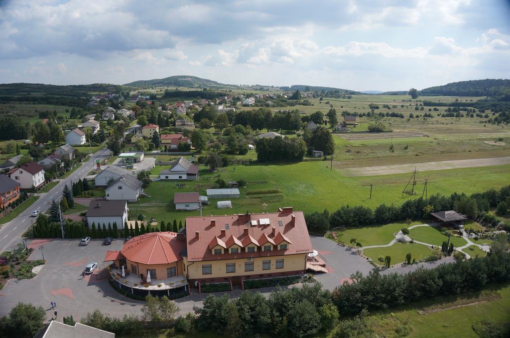 Hotel & Restauracja Okraglak Chęciny Exteriör bild