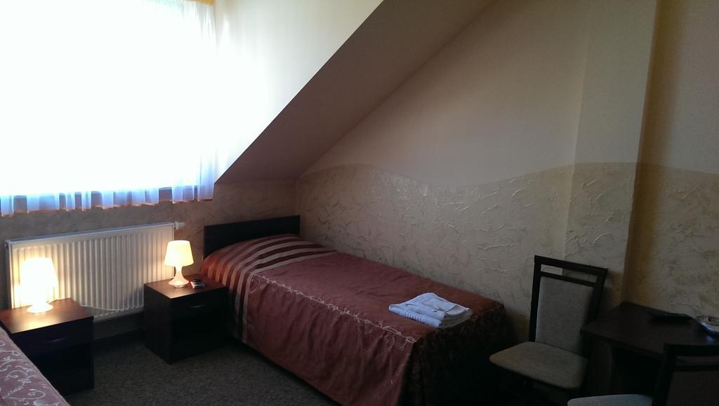 Hotel & Restauracja Okraglak Chęciny Exteriör bild