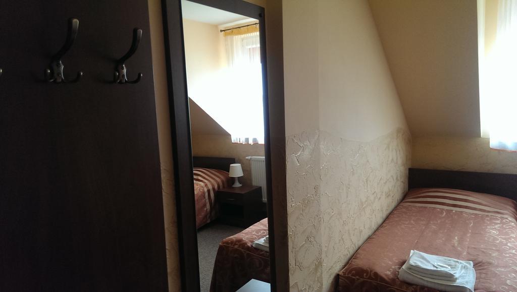 Hotel & Restauracja Okraglak Chęciny Rum bild