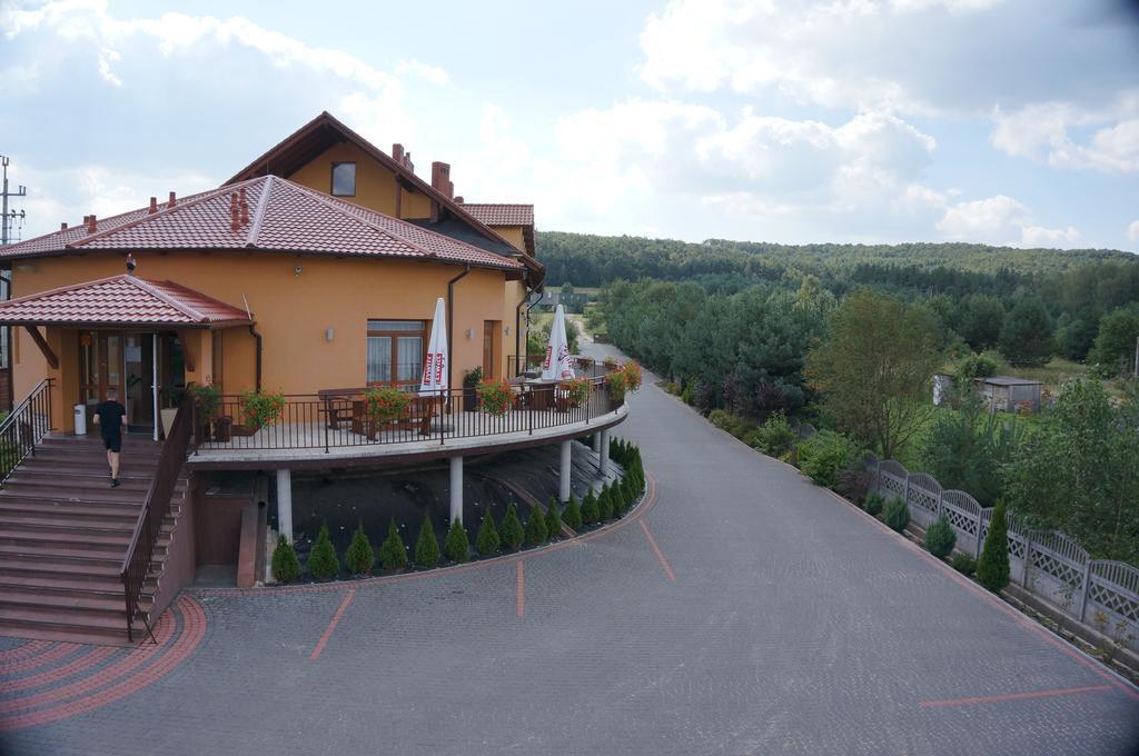 Hotel & Restauracja Okraglak Chęciny Exteriör bild